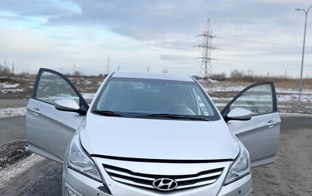 Hyundai Solaris II рестайлинг, 2016 год, 1 075 000 рублей, 3 фотография