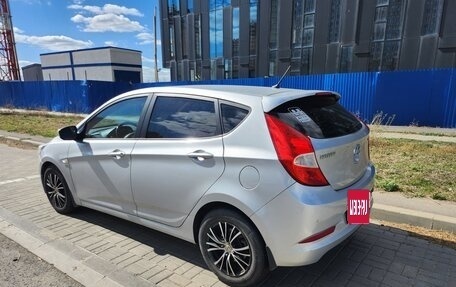 Hyundai Solaris II рестайлинг, 2015 год, 1 000 000 рублей, 4 фотография