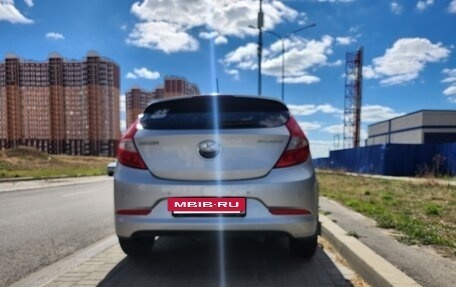 Hyundai Solaris II рестайлинг, 2015 год, 1 000 000 рублей, 3 фотография