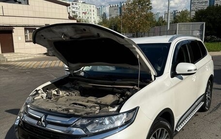 Mitsubishi Outlander III рестайлинг 3, 2018 год, 2 130 000 рублей, 2 фотография