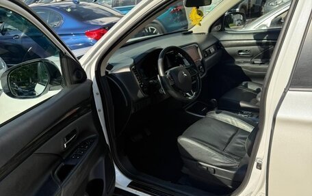 Mitsubishi Outlander III рестайлинг 3, 2018 год, 2 130 000 рублей, 11 фотография
