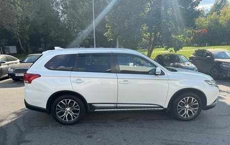 Mitsubishi Outlander III рестайлинг 3, 2018 год, 2 130 000 рублей, 8 фотография