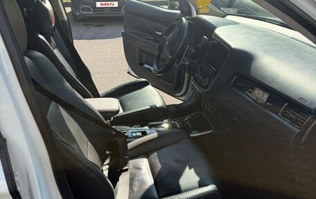 Mitsubishi Outlander III рестайлинг 3, 2018 год, 2 130 000 рублей, 12 фотография