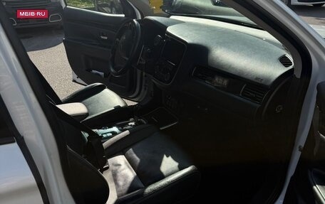 Mitsubishi Outlander III рестайлинг 3, 2018 год, 2 130 000 рублей, 14 фотография