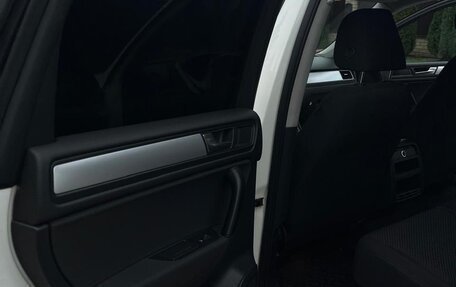 Volkswagen Touareg III, 2011 год, 1 980 000 рублей, 10 фотография