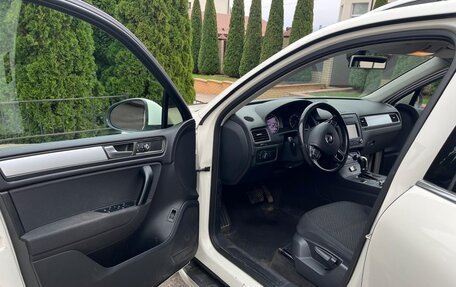 Volkswagen Touareg III, 2011 год, 1 980 000 рублей, 14 фотография