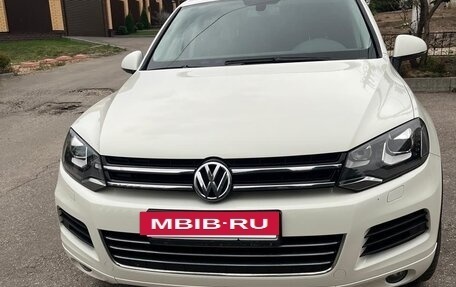 Volkswagen Touareg III, 2011 год, 1 980 000 рублей, 13 фотография