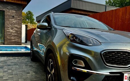 KIA Sportage IV рестайлинг, 2020 год, 2 000 000 рублей, 2 фотография