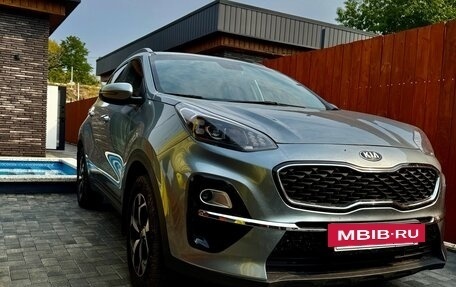 KIA Sportage IV рестайлинг, 2020 год, 2 000 000 рублей, 3 фотография