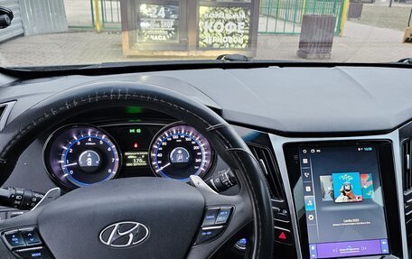 Hyundai Sonata VI, 2010 год, 950 000 рублей, 14 фотография