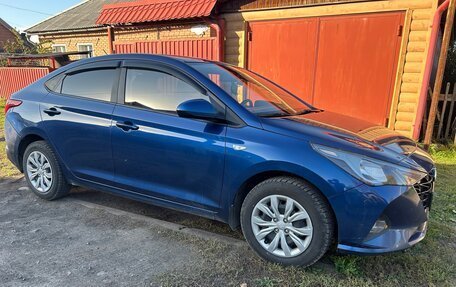 Hyundai Solaris II рестайлинг, 2022 год, 1 550 000 рублей, 5 фотография