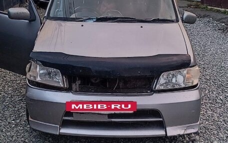 Nissan Cube II, 2000 год, 65 000 рублей, 4 фотография