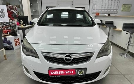 Opel Astra J, 2010 год, 699 900 рублей, 2 фотография