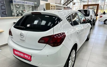 Opel Astra J, 2010 год, 699 900 рублей, 4 фотография
