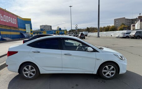 Hyundai Solaris II рестайлинг, 2011 год, 730 000 рублей, 3 фотография