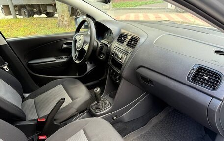 Volkswagen Polo VI (EU Market), 2011 год, 500 000 рублей, 25 фотография