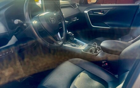 Toyota RAV4, 2021 год, 3 700 000 рублей, 7 фотография