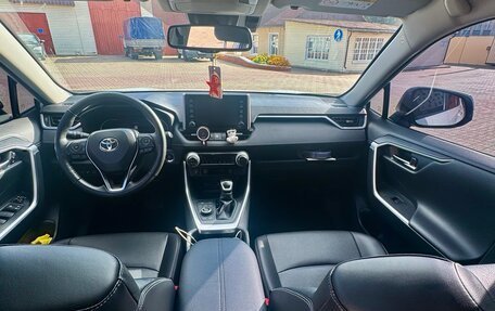 Toyota RAV4, 2021 год, 3 700 000 рублей, 14 фотография