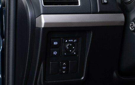 Toyota Land Cruiser Prado 150 рестайлинг 2, 2018 год, 5 998 321 рублей, 21 фотография