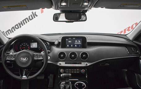 KIA Stinger I, 2017 год, 2 470 000 рублей, 10 фотография