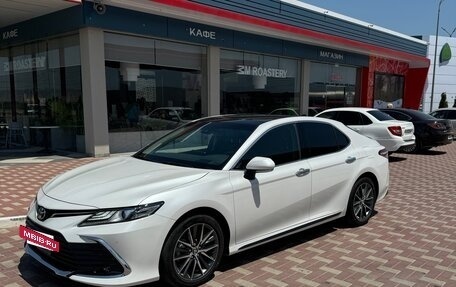 Toyota Camry, 2023 год, 3 950 000 рублей, 2 фотография