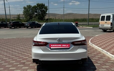 Toyota Camry, 2023 год, 3 950 000 рублей, 4 фотография