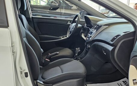 Hyundai Solaris II рестайлинг, 2015 год, 1 355 000 рублей, 18 фотография