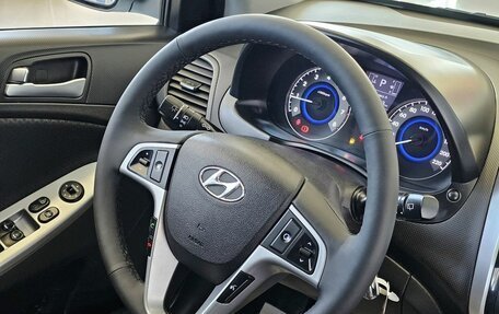 Hyundai Solaris II рестайлинг, 2015 год, 1 355 000 рублей, 23 фотография