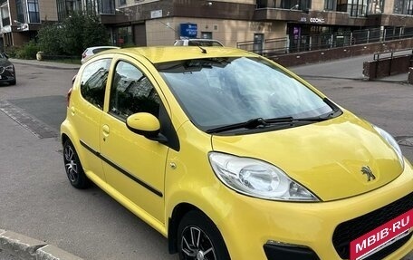 Peugeot 107 I рестайлинг, 2013 год, 540 000 рублей, 3 фотография