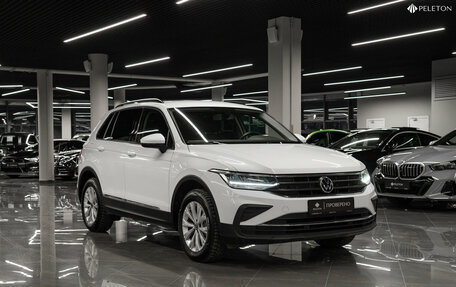 Volkswagen Tiguan II, 2021 год, 2 370 000 рублей, 2 фотография