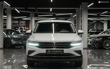 Volkswagen Tiguan II, 2021 год, 2 370 000 рублей, 3 фотография