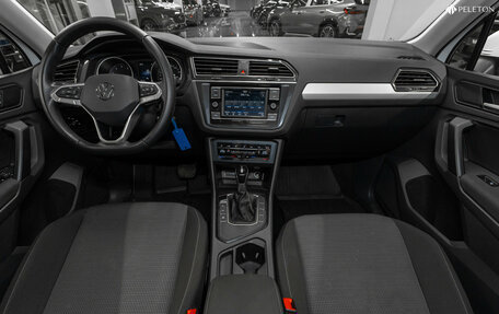 Volkswagen Tiguan II, 2021 год, 2 370 000 рублей, 10 фотография