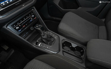 Volkswagen Tiguan II, 2021 год, 2 370 000 рублей, 16 фотография