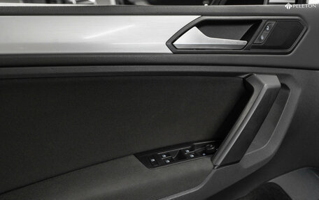 Volkswagen Tiguan II, 2021 год, 2 370 000 рублей, 19 фотография