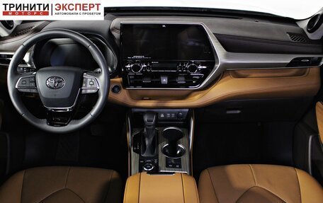 Toyota Highlander, 2025 год, 6 090 000 рублей, 17 фотография