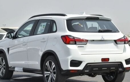 Mitsubishi Outlander, 2024 год, 2 650 000 рублей, 4 фотография