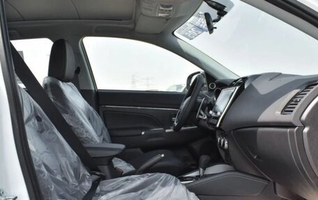 Mitsubishi Outlander, 2024 год, 2 650 000 рублей, 9 фотография