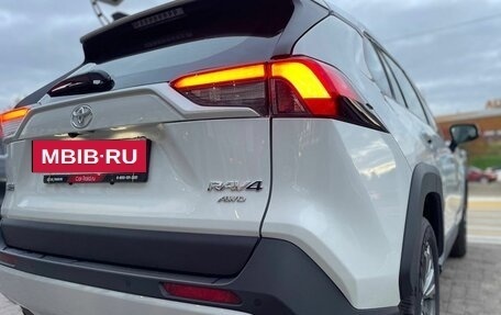 Toyota RAV4, 2025 год, 3 830 000 рублей, 11 фотография