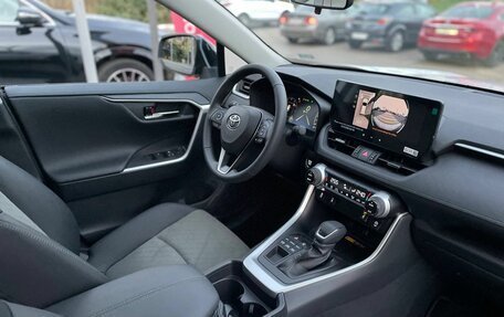 Toyota RAV4, 2025 год, 3 830 000 рублей, 27 фотография