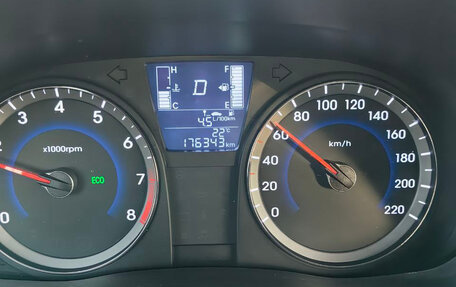 Hyundai Solaris II рестайлинг, 2015 год, 950 000 рублей, 12 фотография