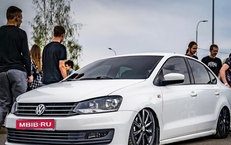 Volkswagen Polo VI (EU Market), 2015 год, 1 050 000 рублей, 1 фотография