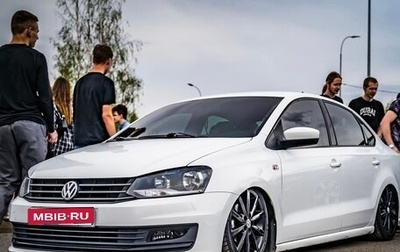 Volkswagen Polo VI (EU Market), 2015 год, 1 050 000 рублей, 1 фотография