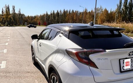 Toyota C-HR I рестайлинг, 2018 год, 2 350 000 рублей, 8 фотография