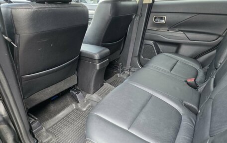 Mitsubishi Outlander III рестайлинг 3, 2014 год, 1 450 000 рублей, 10 фотография