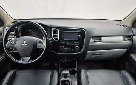 Mitsubishi Outlander III рестайлинг 3, 2014 год, 1 450 000 рублей, 11 фотография