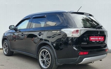 Mitsubishi Outlander III рестайлинг 3, 2014 год, 1 450 000 рублей, 7 фотография