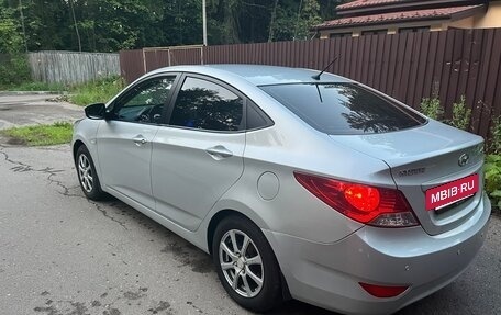 Hyundai Solaris II рестайлинг, 2011 год, 675 000 рублей, 5 фотография