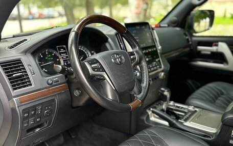 Toyota Land Cruiser 200, 2018 год, 6 150 000 рублей, 8 фотография