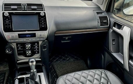 Toyota Land Cruiser Prado 150 рестайлинг 2, 2017 год, 6 000 000 рублей, 9 фотография