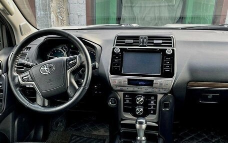Toyota Land Cruiser Prado 150 рестайлинг 2, 2017 год, 6 000 000 рублей, 10 фотография
